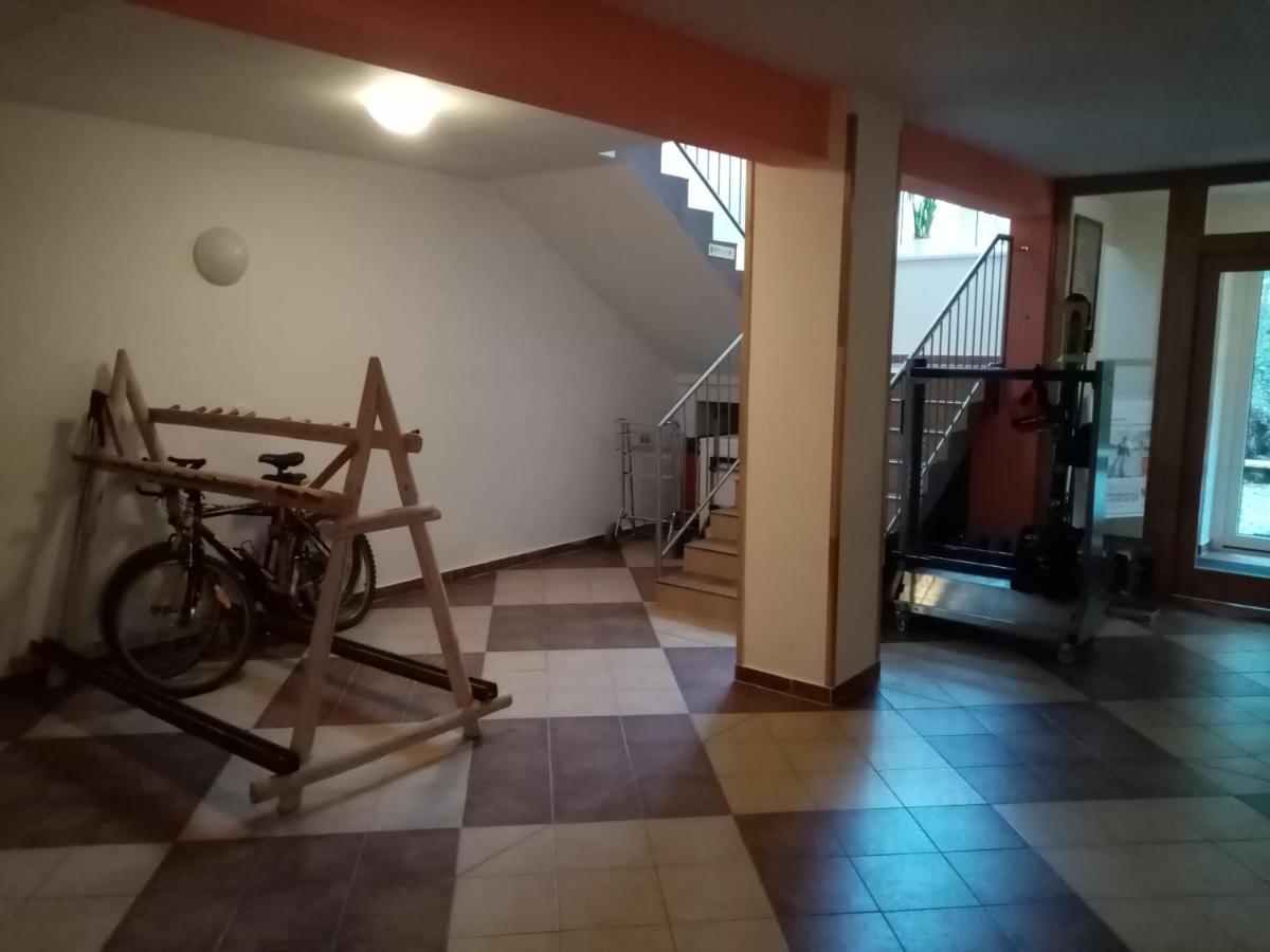 V Lipne Nad Vltavou 25 *